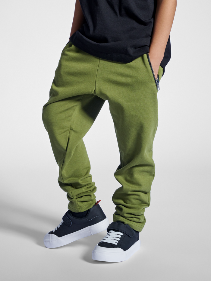 stmANTON PANTS, OLIVE BRANCH, model
