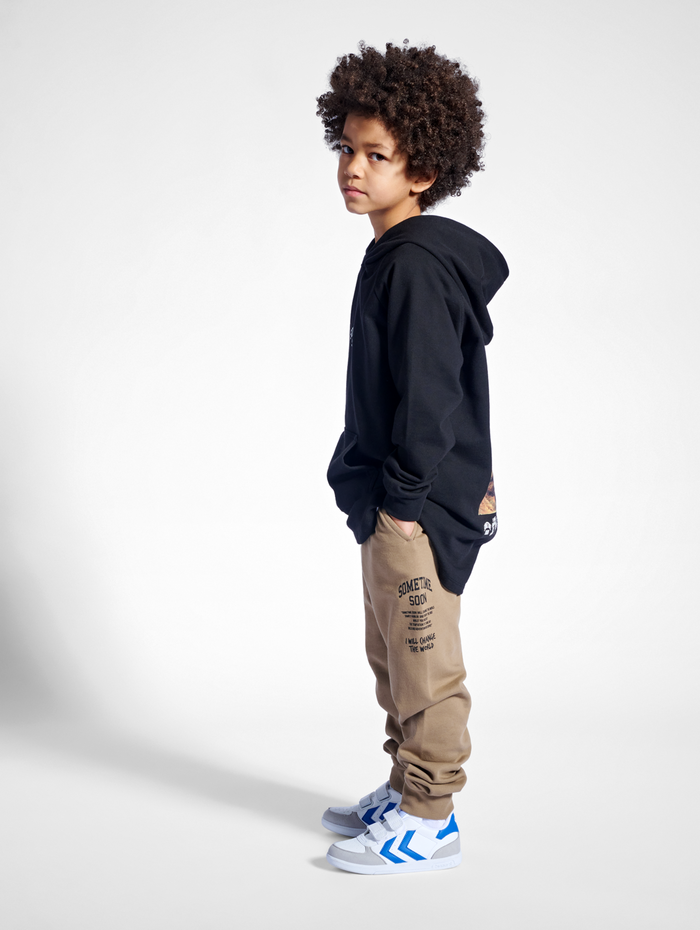 stmDIMAS PANTS, SEPIA TINT, model