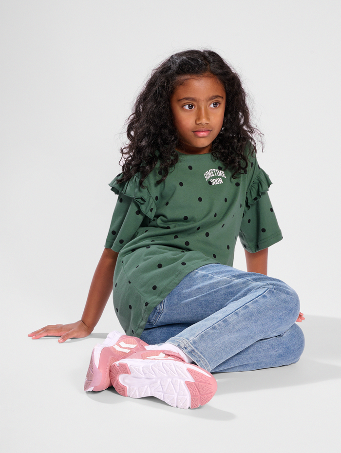 stsARIA T-SHIRT, LAUREL WREATH, model