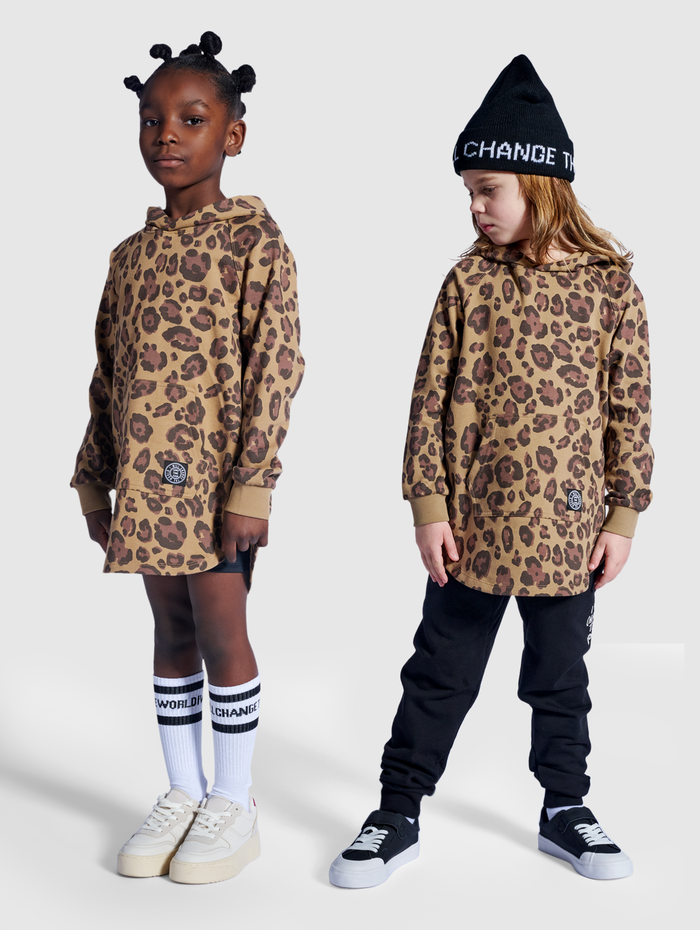 stmEASTWOOD HOODIE, SEPIA TINT, model